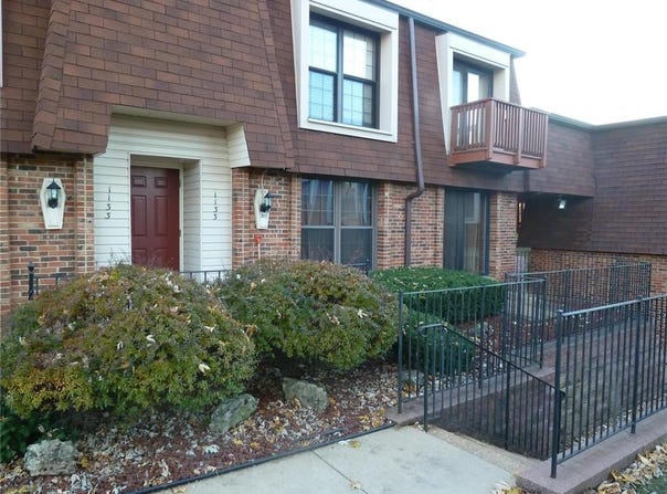 1133 Appleseed Lane, St Louis, MO 63132