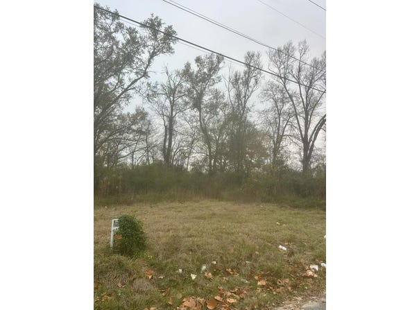 1215 North, Lufkin, TX 75904