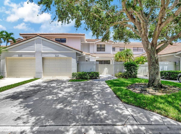 527 Prestwick Circle, Palm Beach Gardens, FL 33418