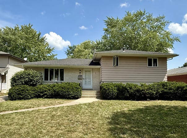 8203 White Oak Avenue, Munster, IN 46321