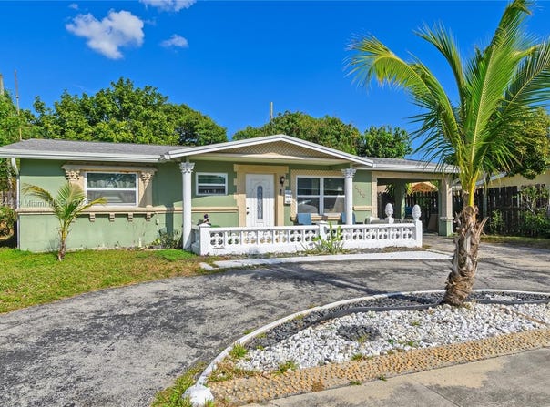 2670 NW 42nd Ter, Lauderhill, FL 33313