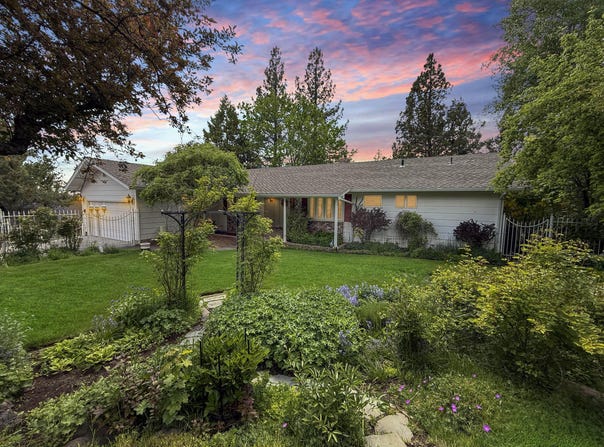 2101 NW Cascade View Drive, Bend, OR 97703