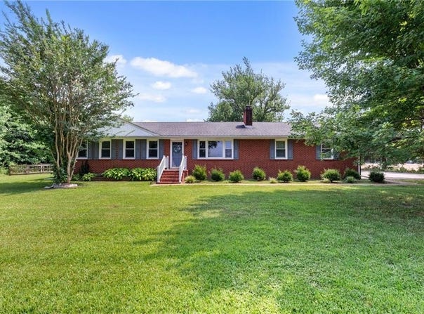 8016 Brays Point Road, Hayes, VA 23072