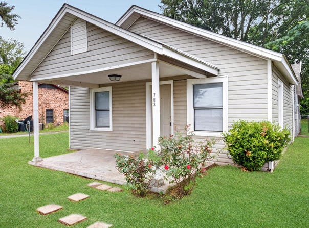 703 N Rodeo St, Gladewater, TX 75647