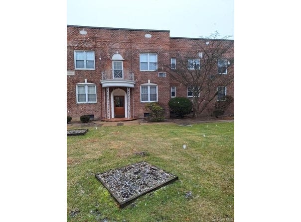 250 Central Avenue, Lawrence, NY 11559