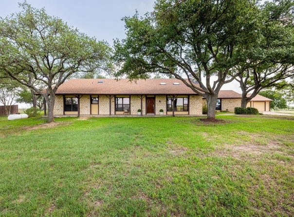 800 County Road 458 RD, Coupland, TX 78615