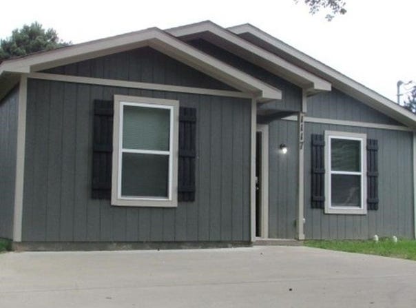1117 E Birdsong St, Longview, TX 75602