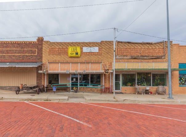 211 Main St, McLean, TX 79057