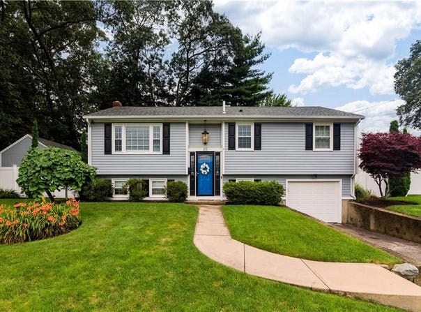 85 Stillwater Drive, Warwick, RI 02889