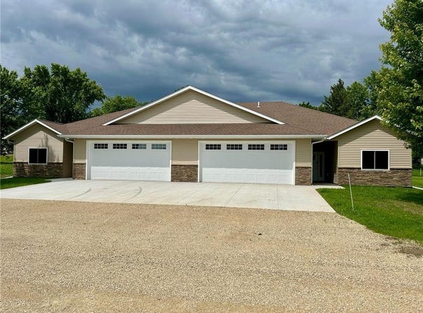 347 5th Avenue NE, Mazeppa, MN 55956