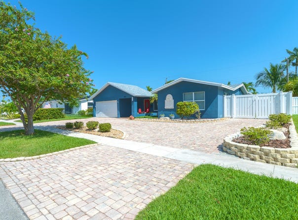 821 SE 16th Street, Deerfield Beach, FL 33441