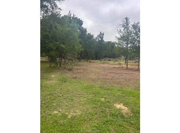 W Barton, Calvert, TX 77837