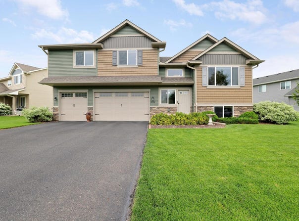 1035 Emerald Street NE, Hanover, MN 55341