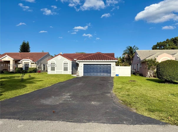 1060 New Parkview Pl, Haverhill, FL 33417