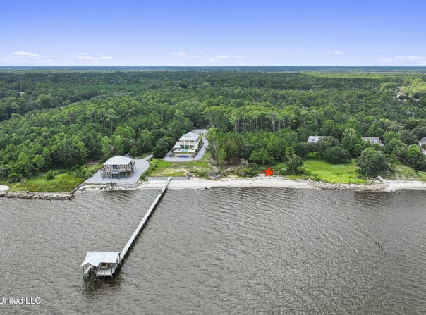5721 Belle Fontaine Drive, Ocean Springs, MS 39564