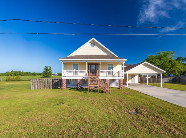 508 Twin Oaks Dr, Raceland, LA 70394