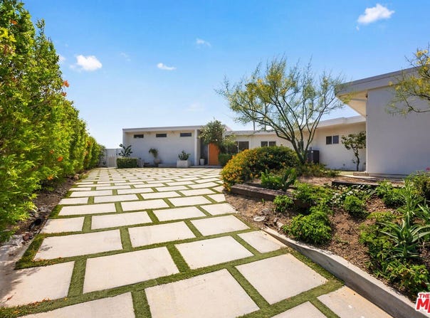 10418 Ormond St, Sunland, CA 91040
