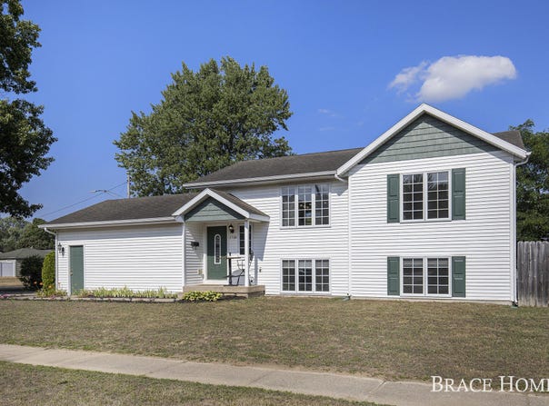 3504 Oak Valley Avenue SW, Wyoming, MI 49519