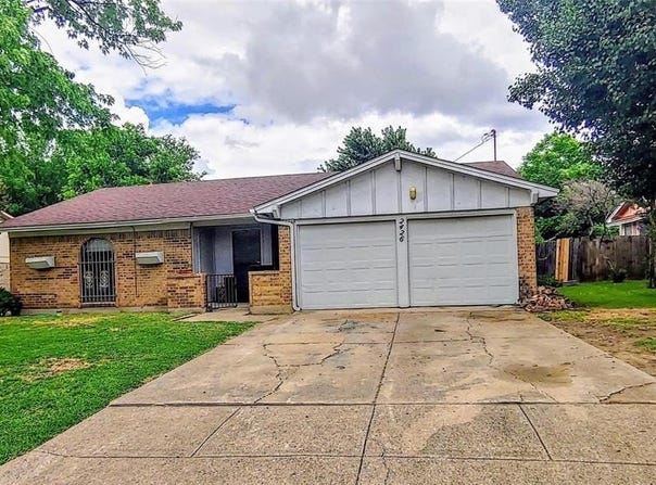 2426 Woodside Drive, Grand Prairie, TX 75052