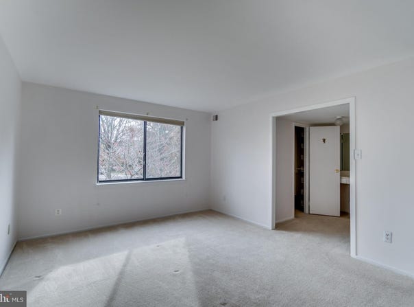 10300 BUSHMAN DRIVE, OAKTON, VA 22124