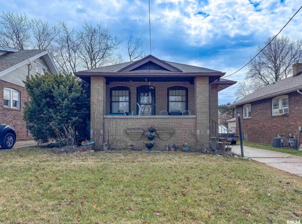 810 W HANSSLER Place, Peoria, IL 61604