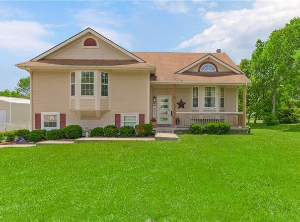 15375 Roger Road, Leavenworth, KS 66048