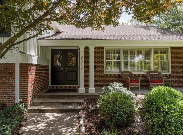 8217 Dearborn Drive, Prairie Village, KS 66208