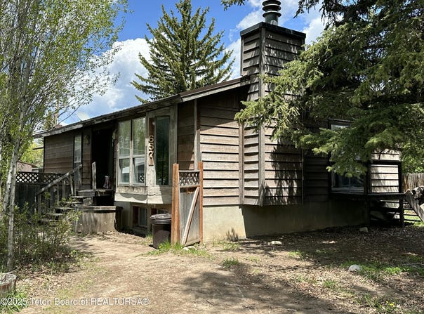 657 E KELLY Avenue, Jackson, WY 83001
