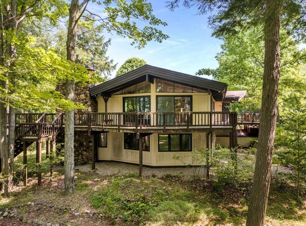 326 S Intermediate Lake Road, Central Lake, MI 49622
