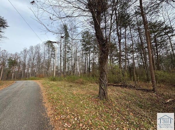 Pine Knoll Farms Loop, Stuart, VA 24171
