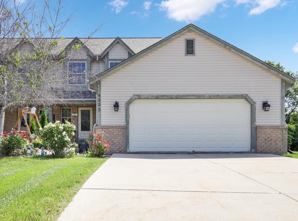 4332 S Rose Ct, New Berlin, WI 53151