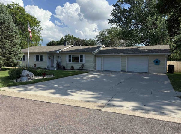 803 W 11th, Yankton, SD 57078