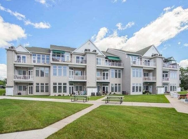 2411 Lake Avenue 18, North Muskegon, MI 49445