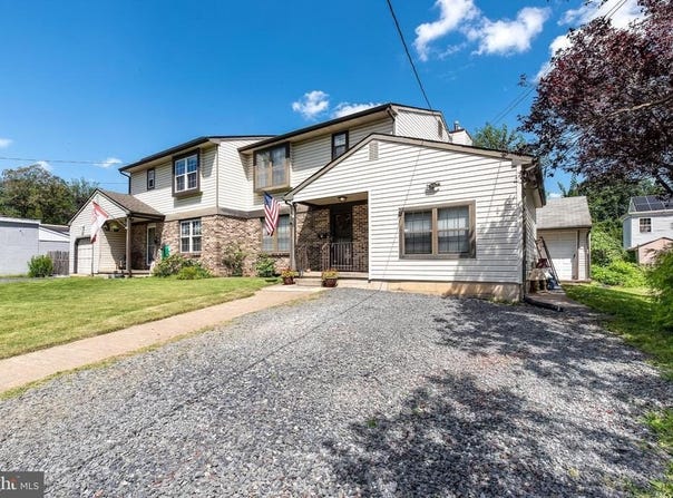 19 RAILROAD AVENUE, BEVERLY, NJ 08010