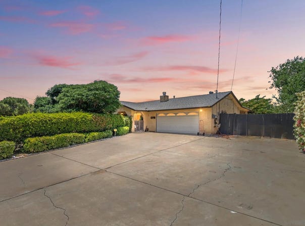 7520 Oakwood Ave, Hesperia, CA 92345