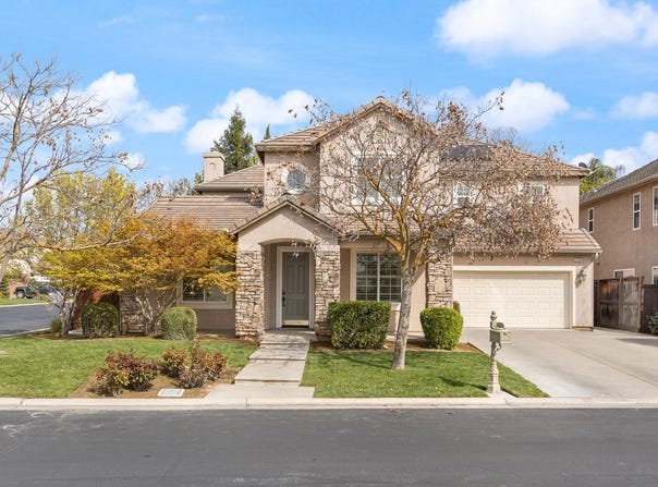 4756 Emerald Peak Drive N, Clovis, CA 93619