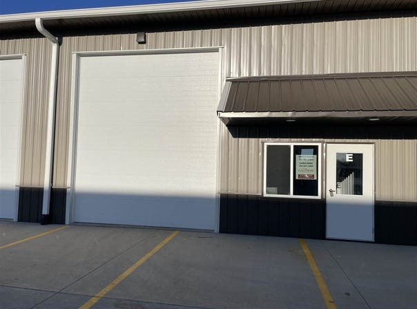 132 Greenfield Dr, Tiffin, IA 52340