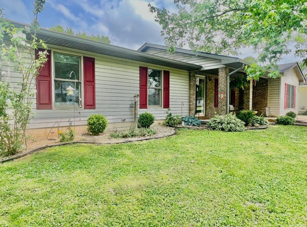 1135 N 9th Street, Mitchell, IN 47446