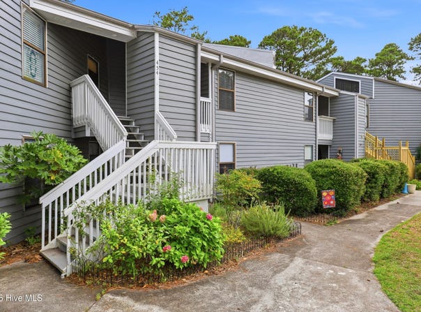 718 Azalea Drive, Hampstead, NC 28443
