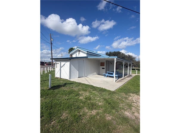 100 E Huisache Street, Falfurrias, TX 78355