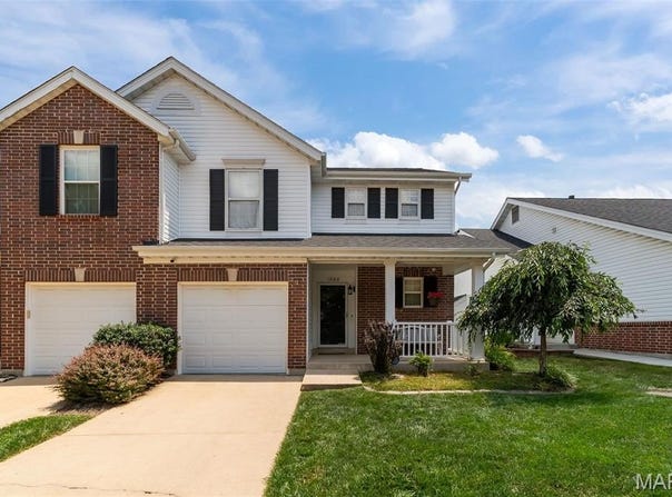 1066 Big Bend Crossing Drive, Manchester, MO 63088