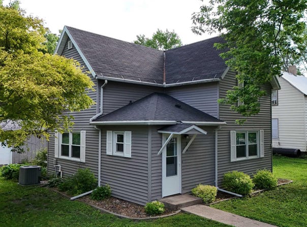 101 Ash Avenue E, Swea City, IA 50590