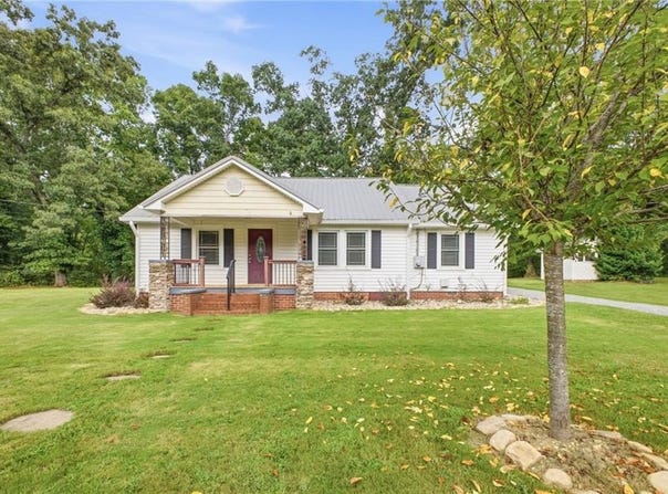 38 Nelson Street SE, Silver Creek, GA 30173