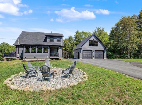 16 Dundee Lane, Bridgton, ME 04009