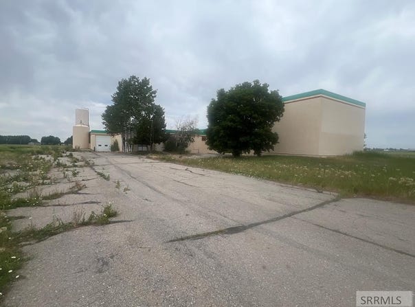 1051 N 16th E, Sugar City, ID 83448