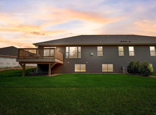 5240 Briarwood Cir, Racine, WI 53402