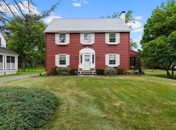 104 Hillsboro Parkway, Syracuse, NY 13214
