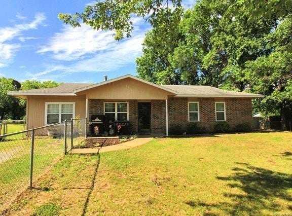 1518 E Hogner Street, Tahlequah, OK 74464