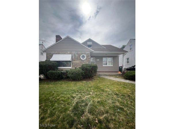 10916 Mccracken Road, Garfield Heights, OH 44125