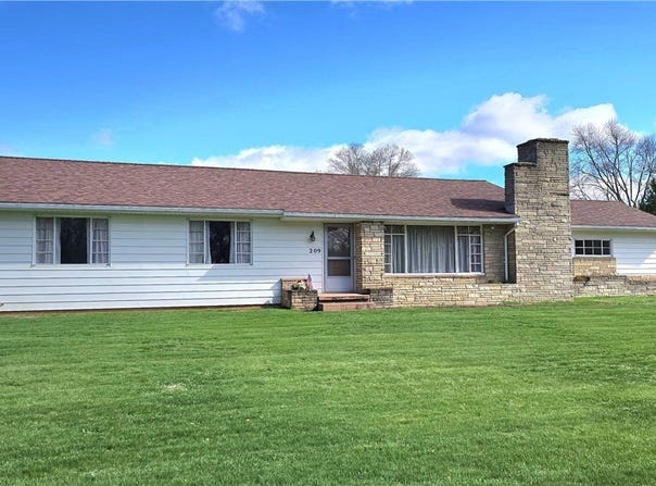 209 E Highland Drive, Zanesville, OH 43701